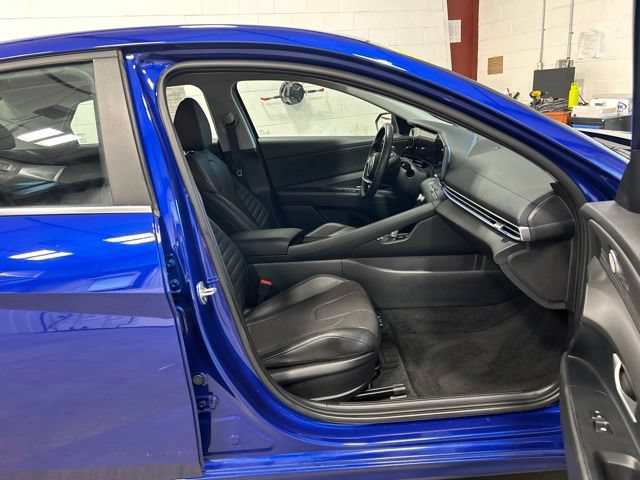 Used 2023 Hyundai Elantra Limited FWD image 13