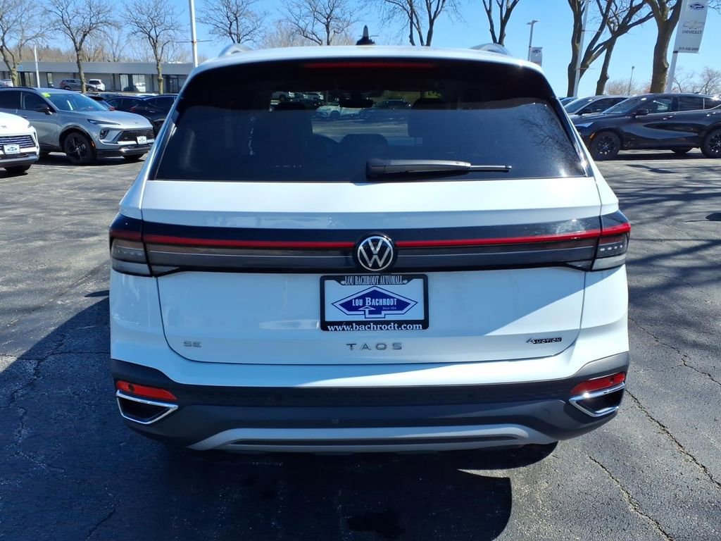 Used 2025 Volkswagen Taos SE AWD/4WD image 6