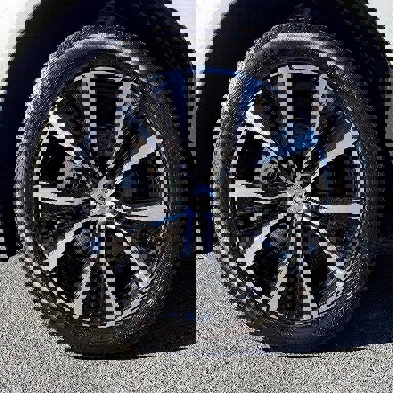 Used 2024 Volvo XC60 B5 Plus w/ Climate Package image 13