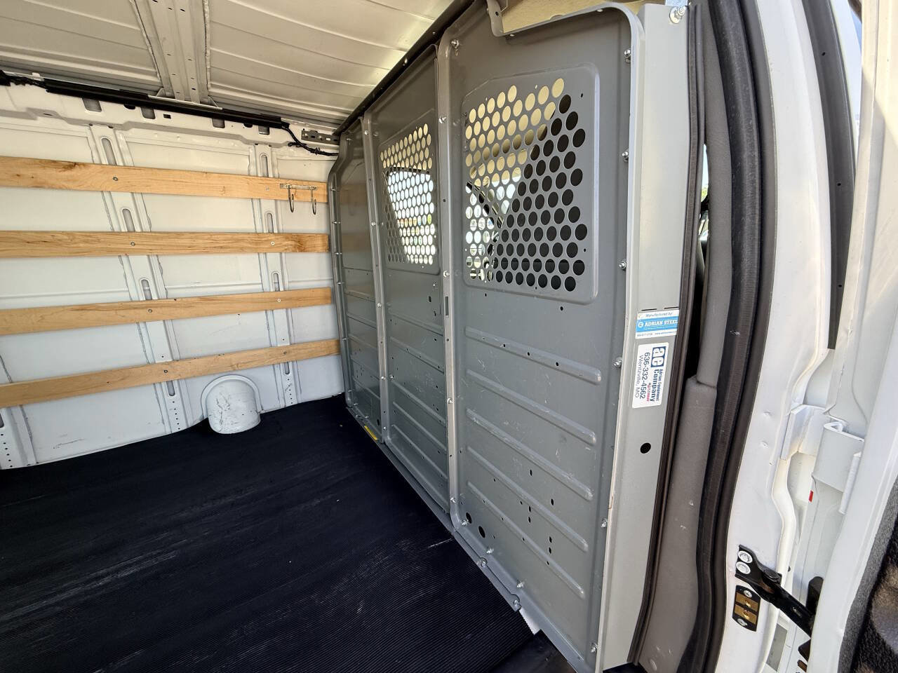 Used 2014 GMC Savana 2500 RWD image 9