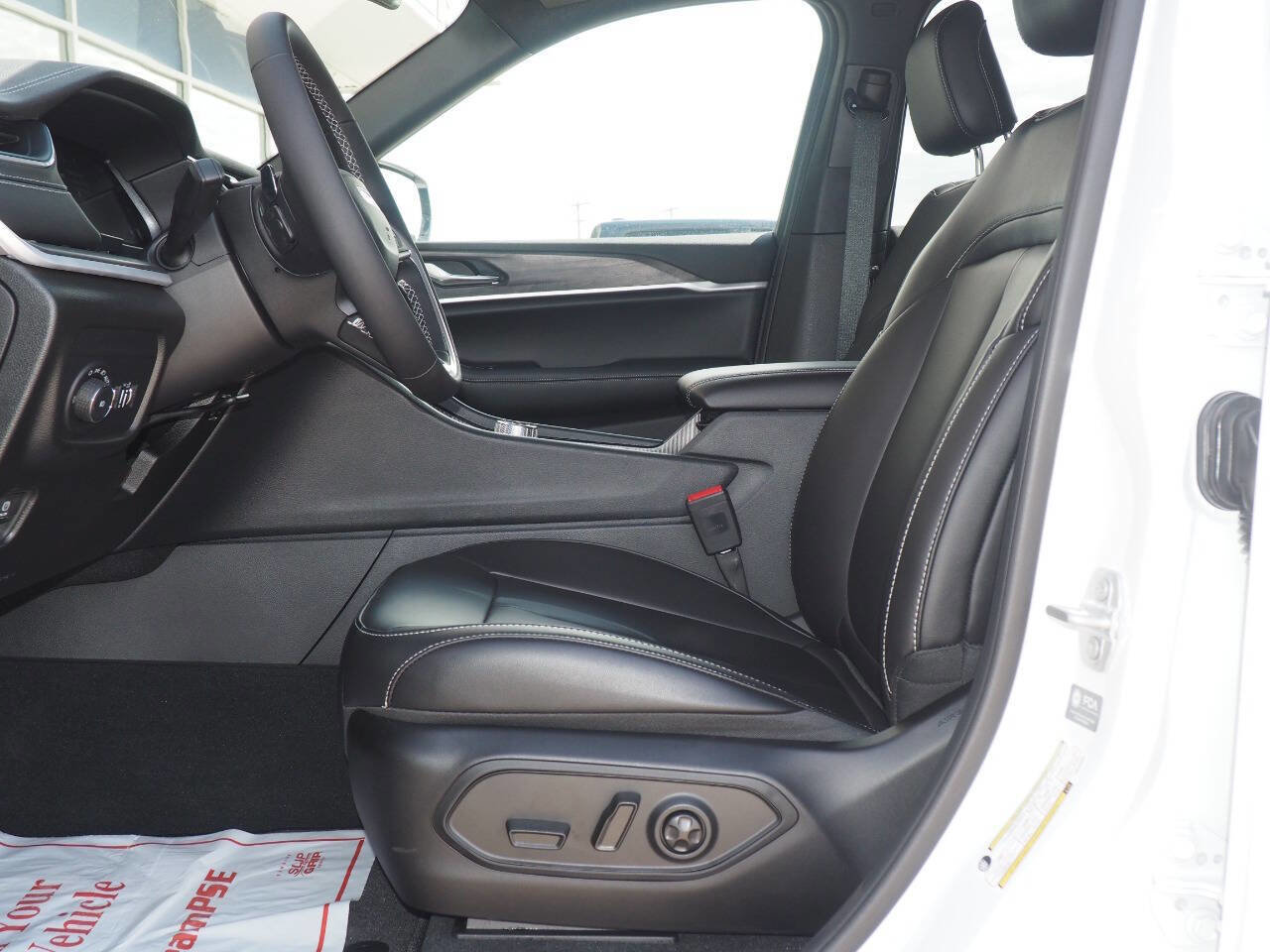 New 2025 Jeep Grand Cherokee L Limited image 9