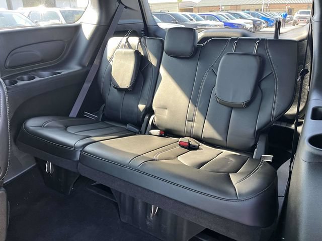 Used 2025 Chrysler Pacifica Select FWD image 17