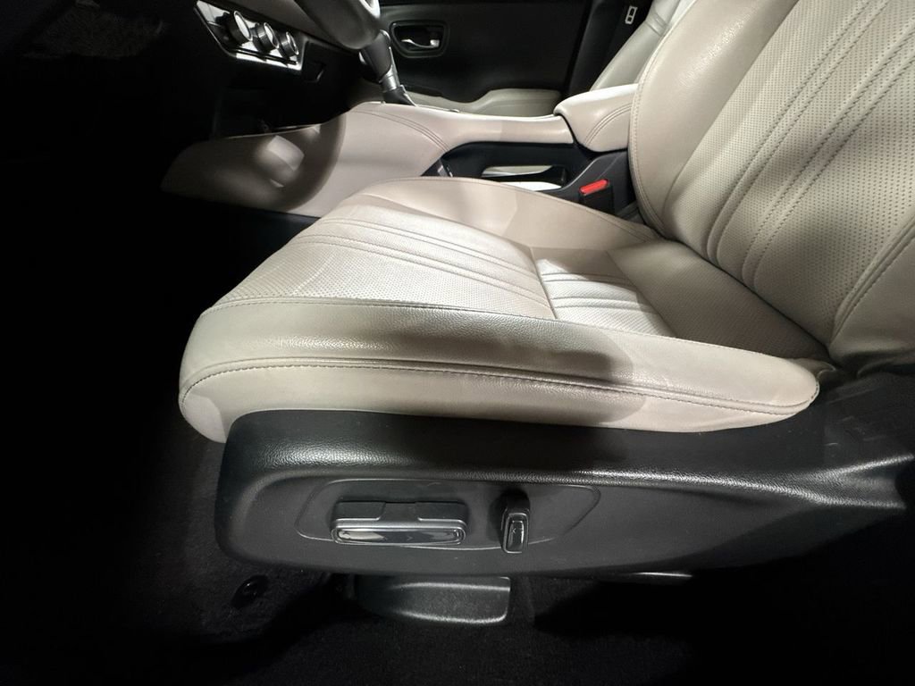 Certified 2023 Honda HR-V EX-L image 18