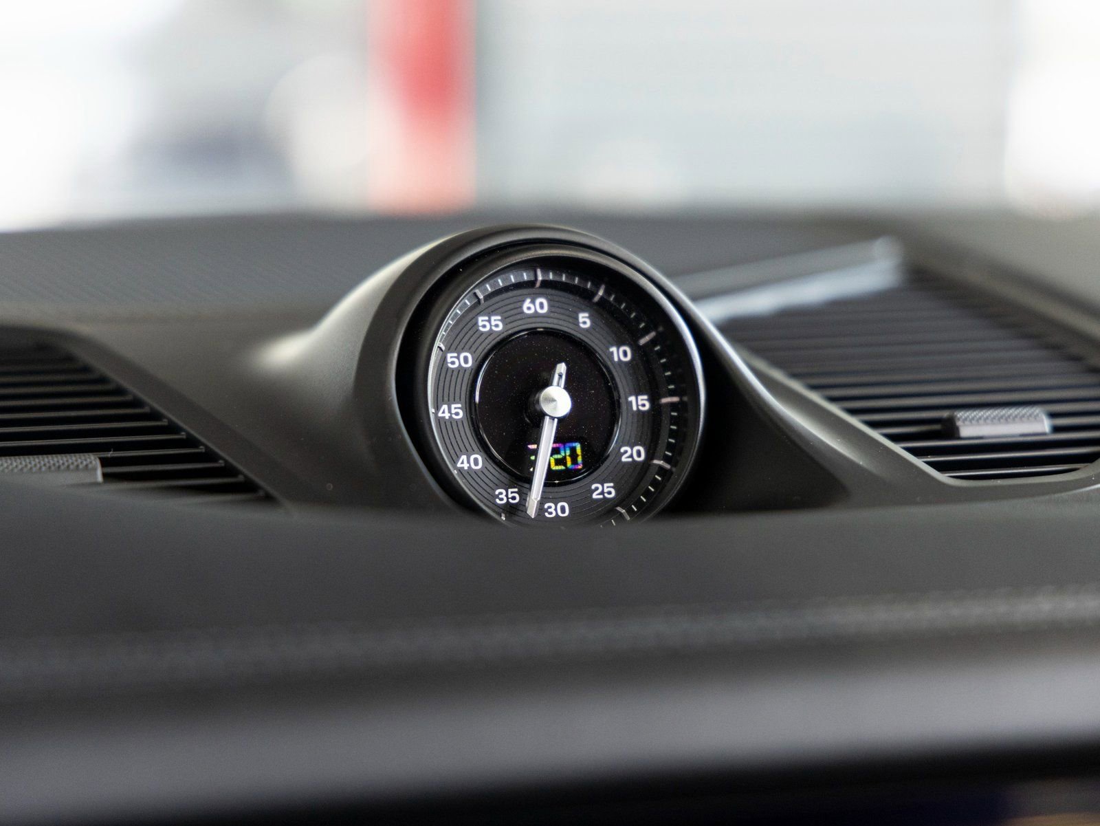 Certified 2025 Porsche Cayenne Coupe image 16