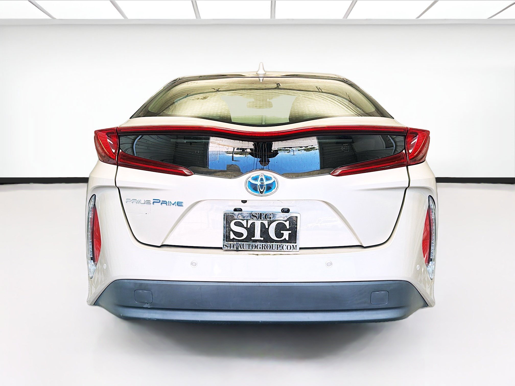 Used 2017 Toyota Prius Prime Advanced w/ Carpet Mat Package FWD image 5