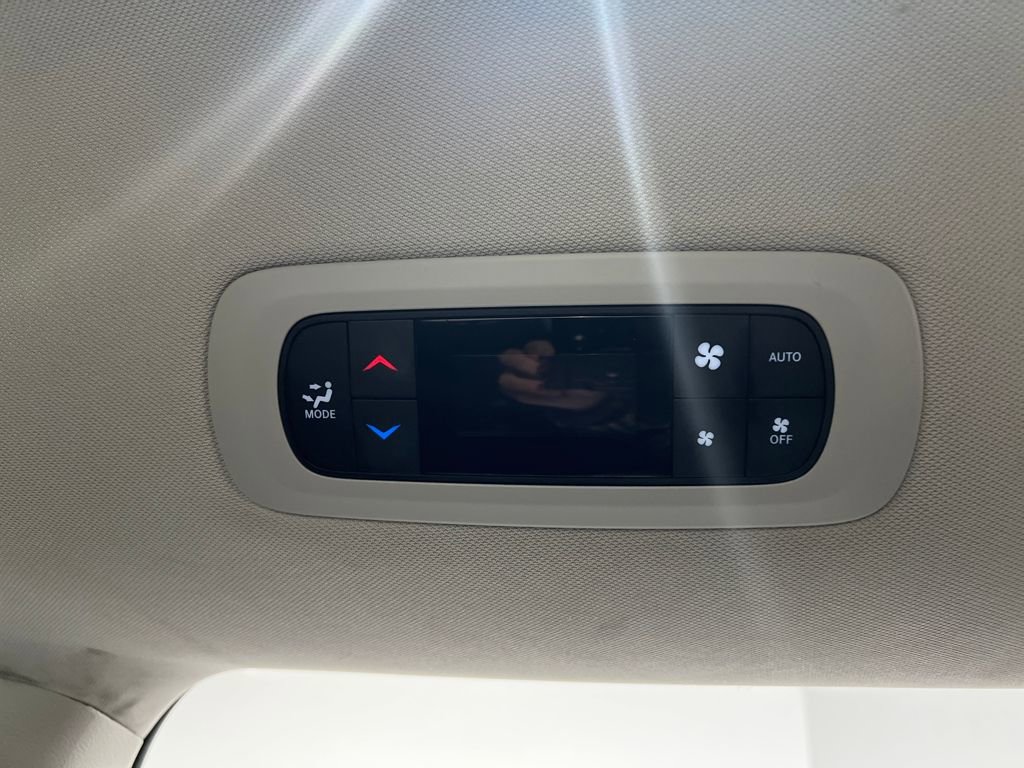 Used 2024 Chrysler Pacifica Touring-L image 29