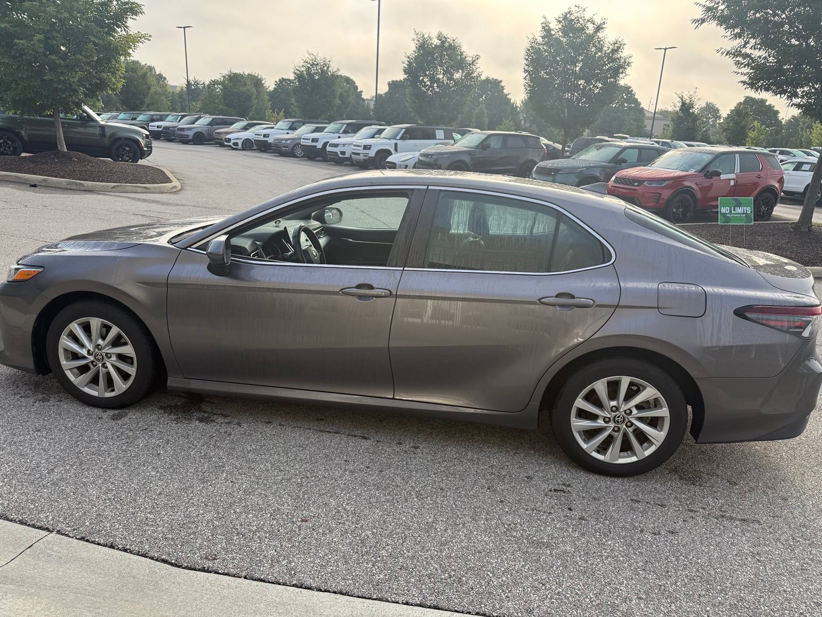 Used 2021 Toyota Camry LE FWD image 6