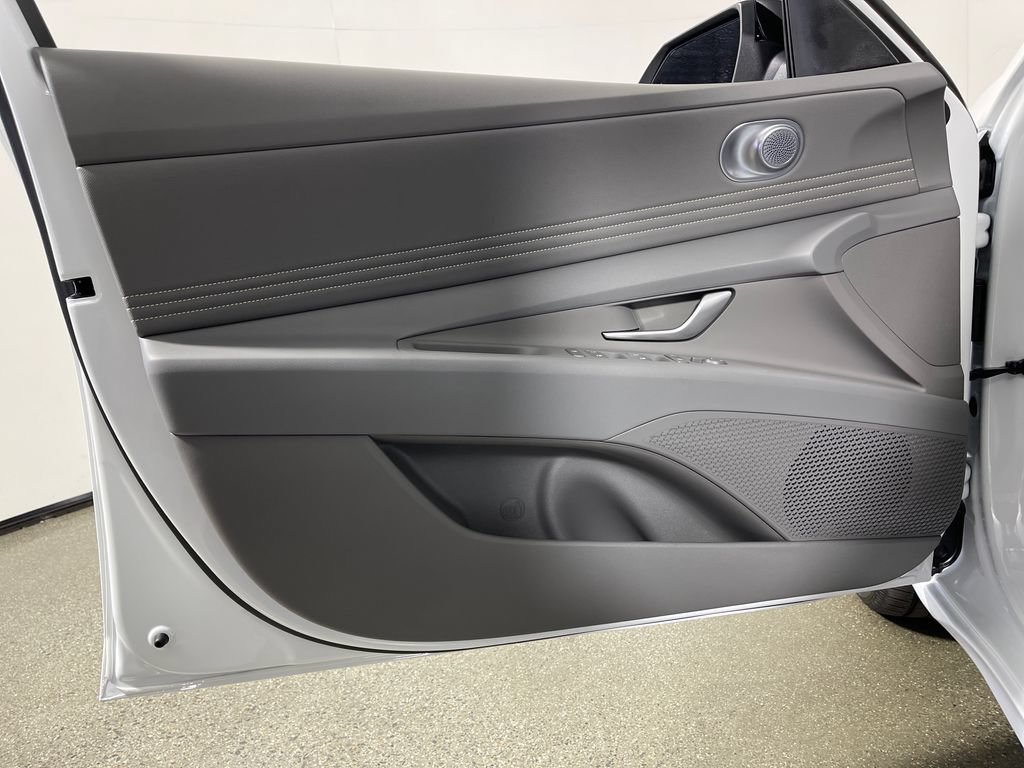 New 2026 Hyundai Elantra SEL FWD image 19