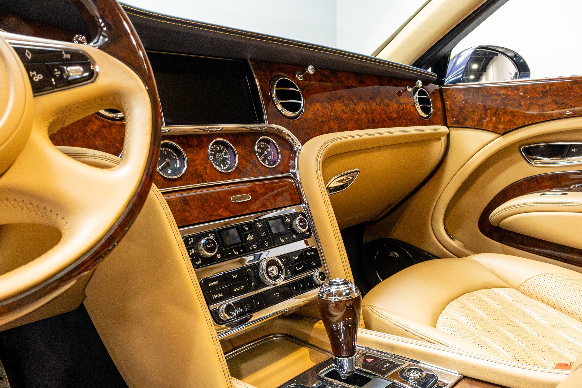 Used 2017 Bentley Mulsanne image 12