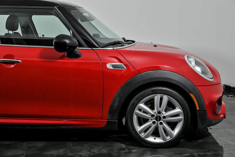 Used 2015 MINI Cooper 4-Door Hardtop image 12
