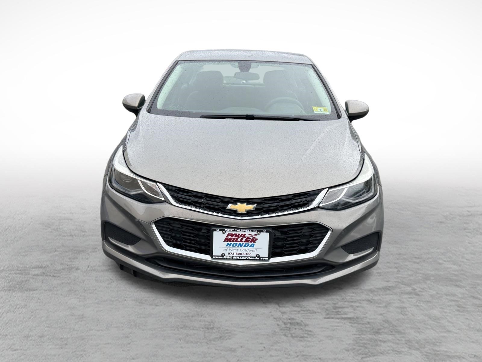 Used 2018 Chevrolet Cruze LT w/ Convenience Package FWD image 2