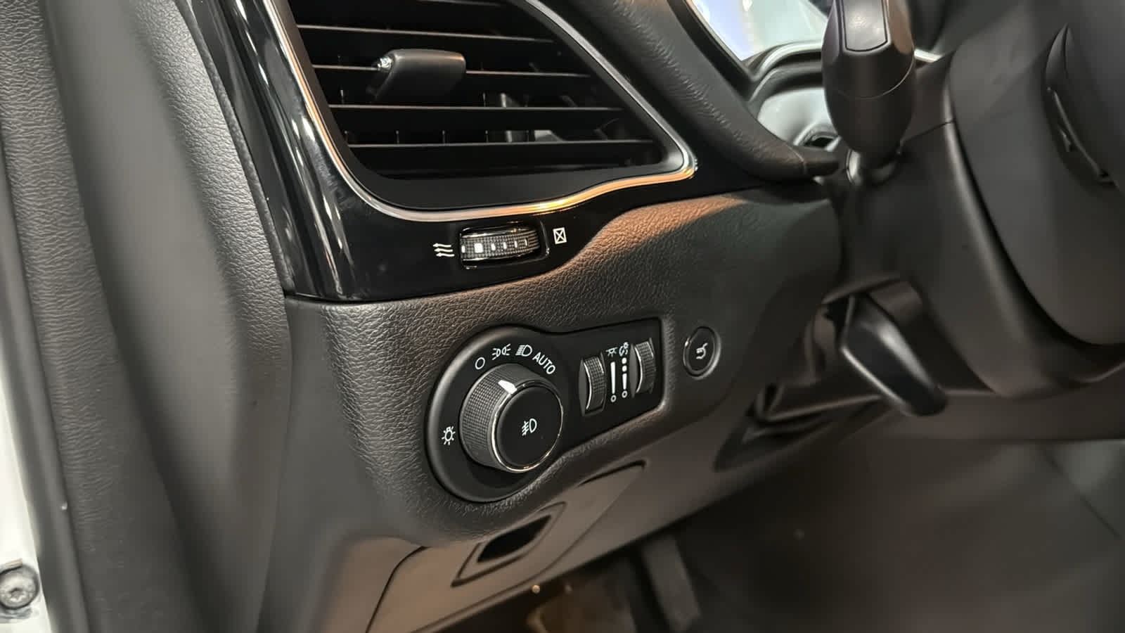 Certified 2023 Jeep Cherokee Altitude Lux w/ Mopar Interior Package AWD/4WD image 24