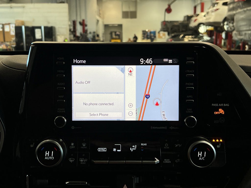 Used 2020 Toyota Highlander XLE image 22