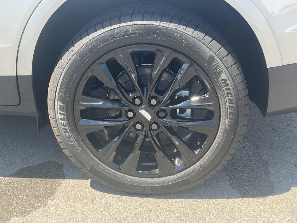 New 2026 Cadillac XT5 Luxury w/ LPO, ONYX Package FWD image 11
