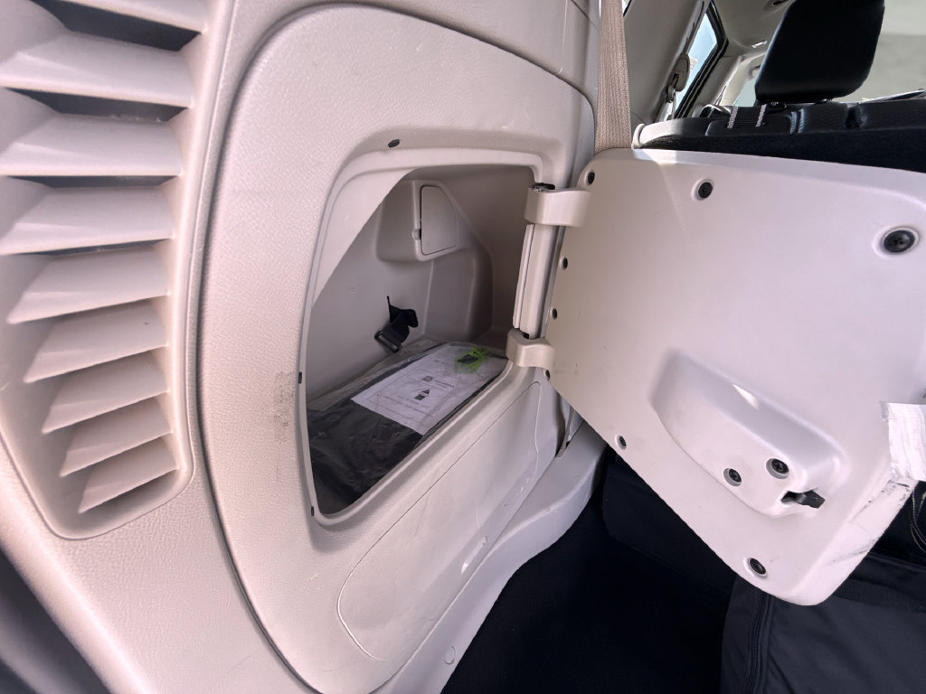 Used 2023 Chrysler Pacifica Limited FWD image 11