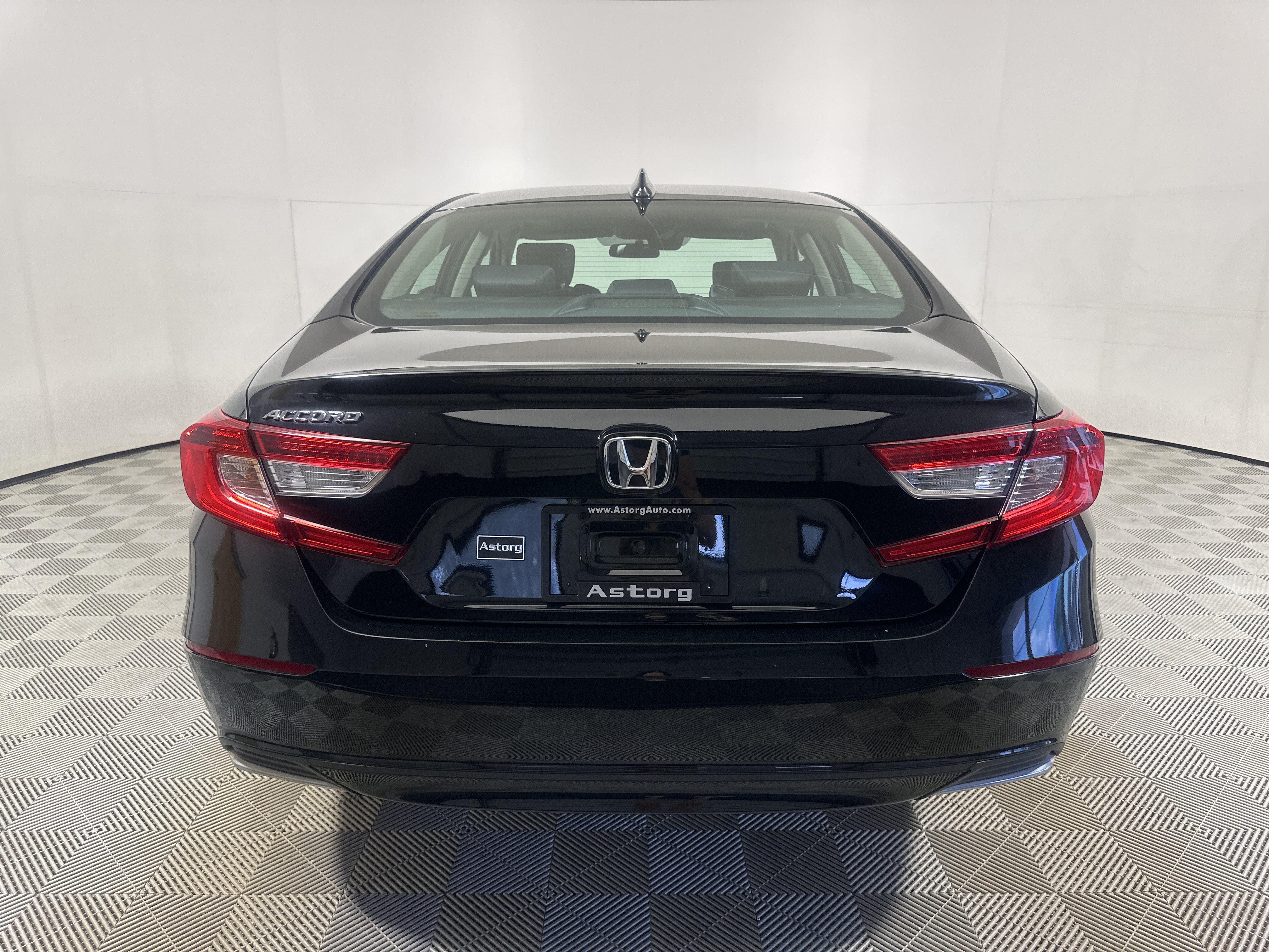 Used 2018 Honda Accord EX image 6