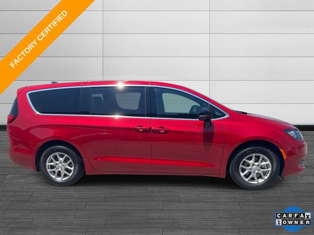 Used 2025 Chrysler Voyager LX FWD image 3