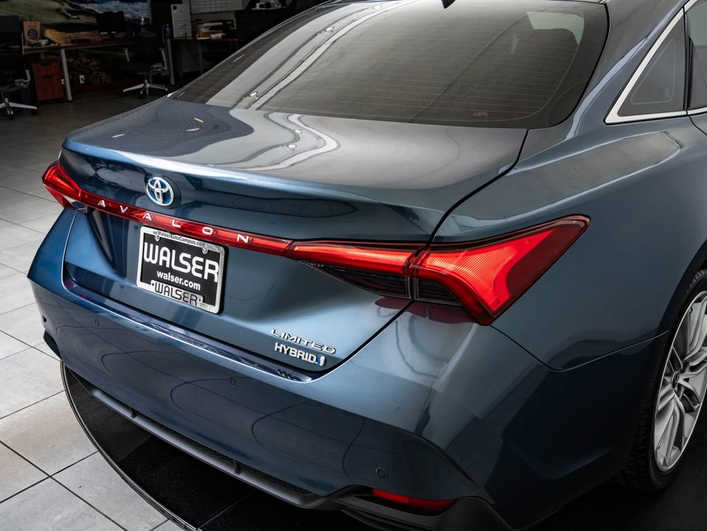 Used 2021 Toyota Avalon Limited w/ Advanced Safety Package FWD image 9