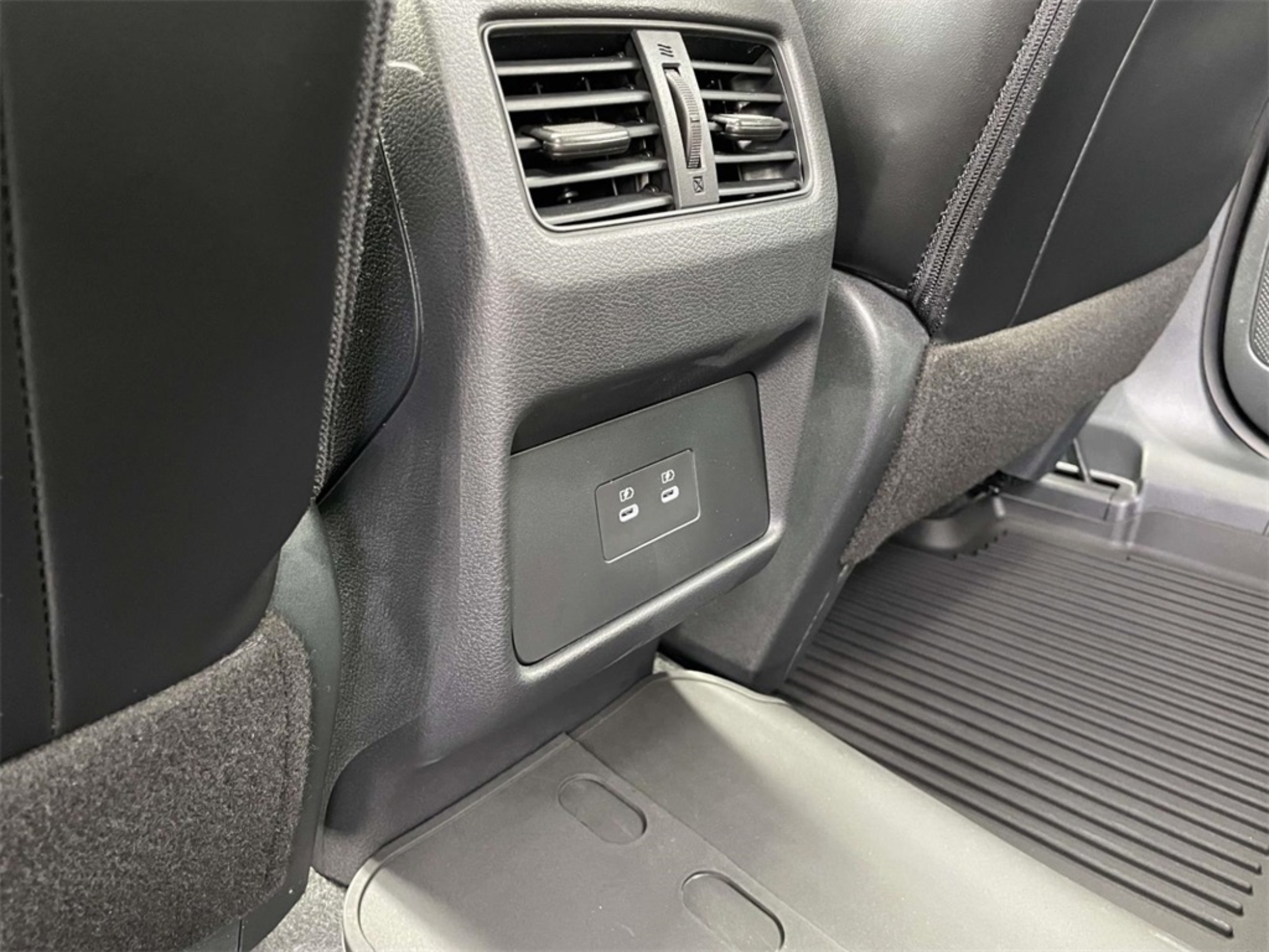 New 2026 Nissan Rogue Dark Armor AWD/4WD image 9