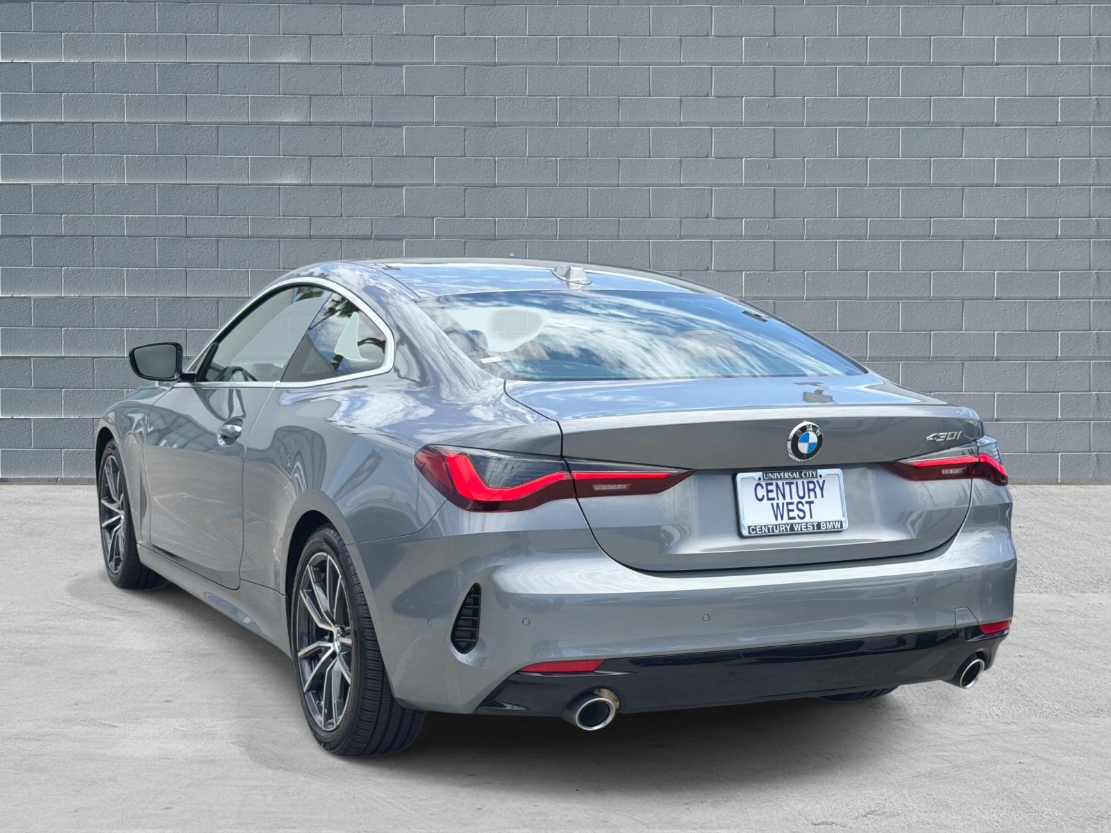 Used 2026 BMW 430i Coupe w/ Parking Assistance Package RWD image 3