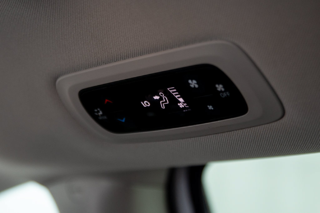 Used 2023 Chrysler Voyager LX FWD image 33