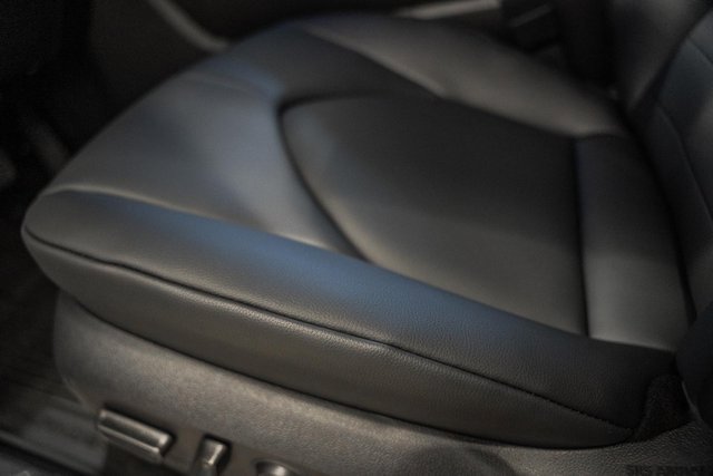 New 2025 Toyota Highlander XLE image 38