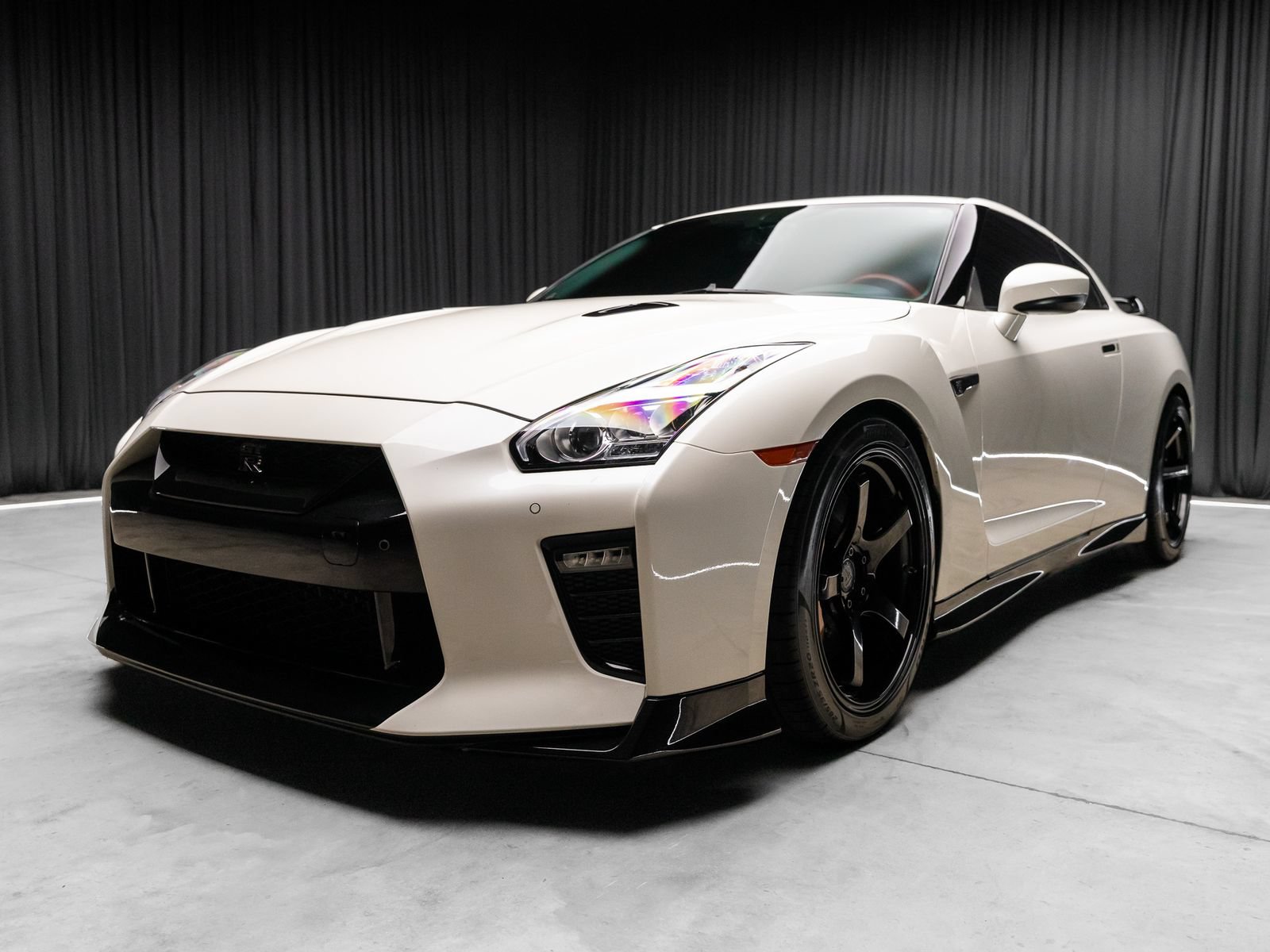 Used 2021 Nissan GT-R Premium AWD/4WD image 24