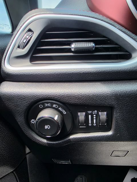 Used 2020 Chrysler Pacifica Limited FWD image 29