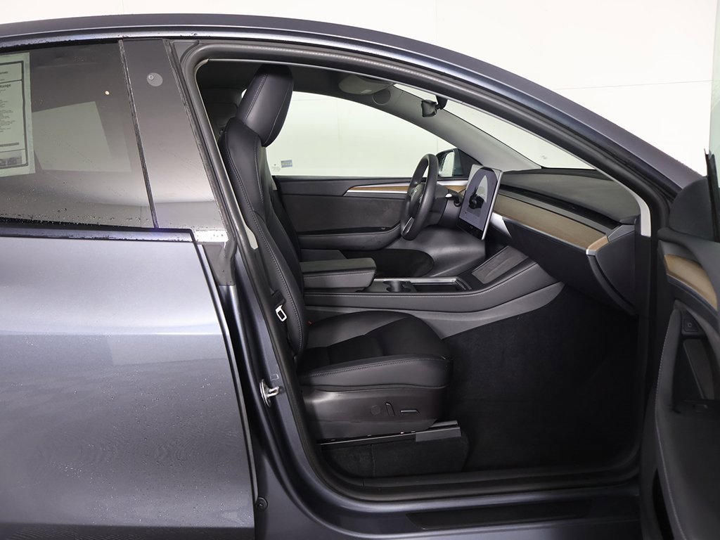 Used 2023 Tesla Model Y Long Range image 30