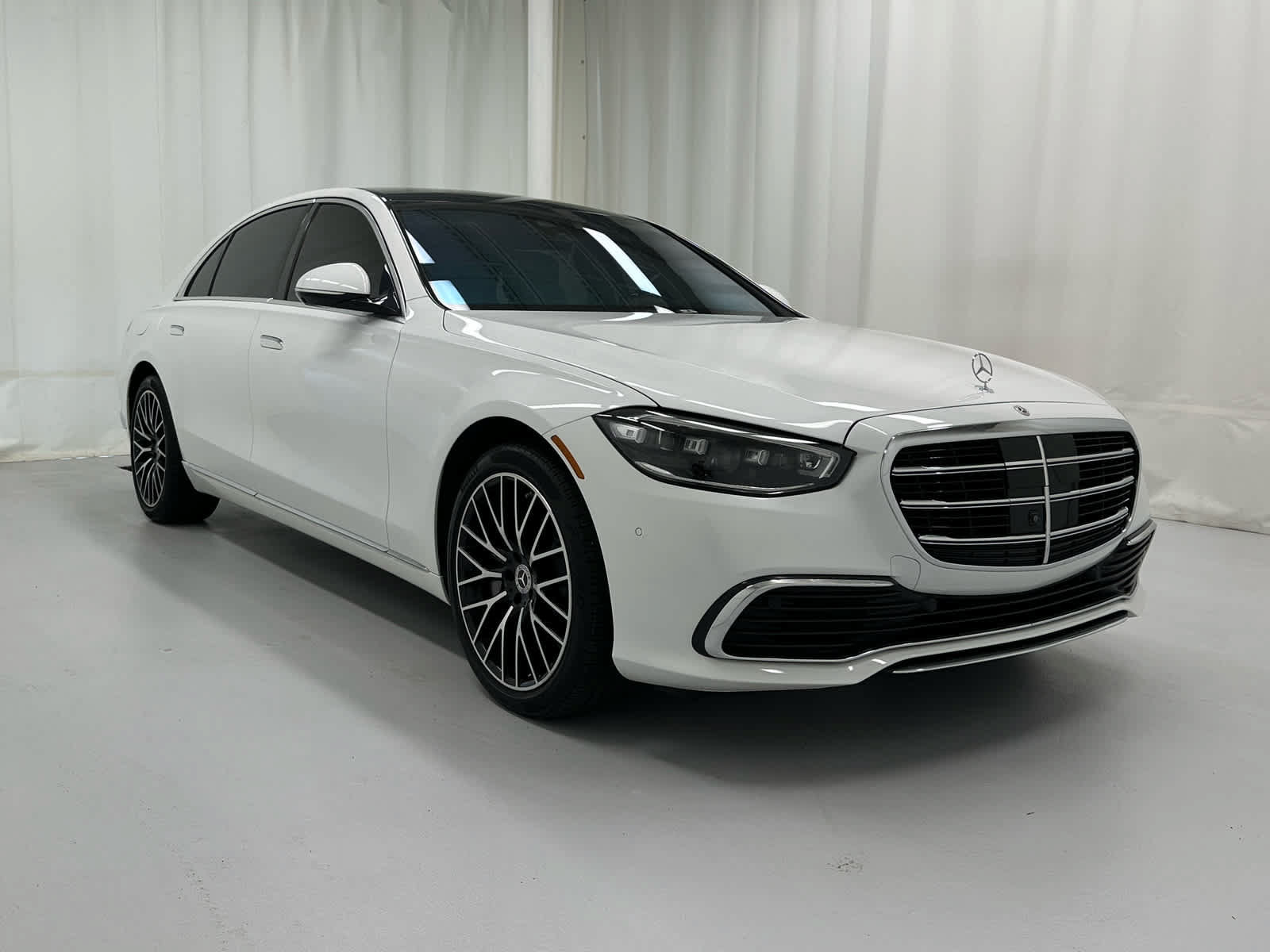 Used 2024 Mercedes-Benz S 580 4MATIC Sedan image 2
