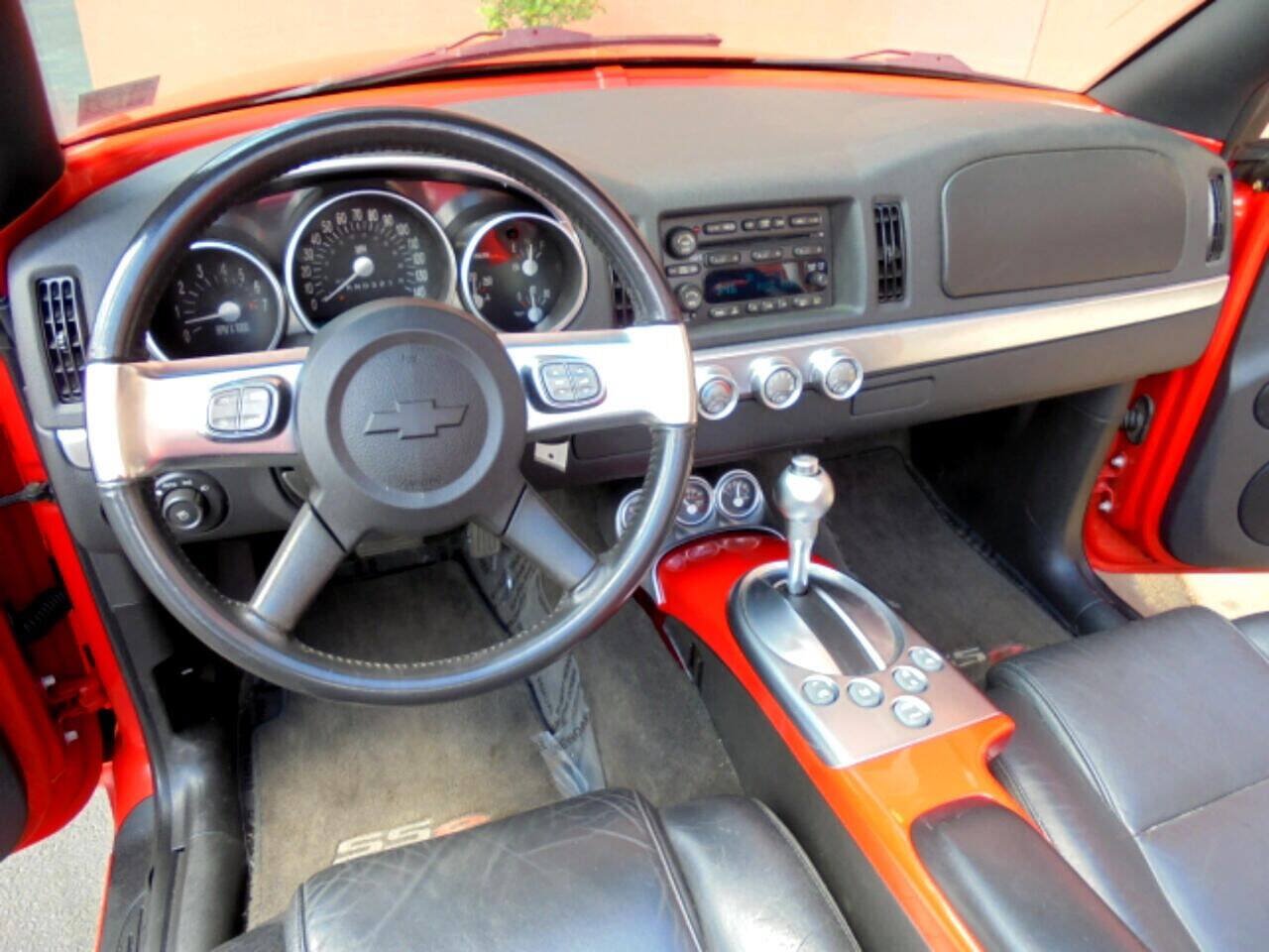 Used 2005 Chevrolet SSR w/ Preferred Equipment Group RWD image 7