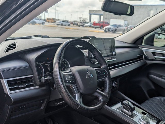 Used 2022 Mitsubishi Outlander SEL image 12