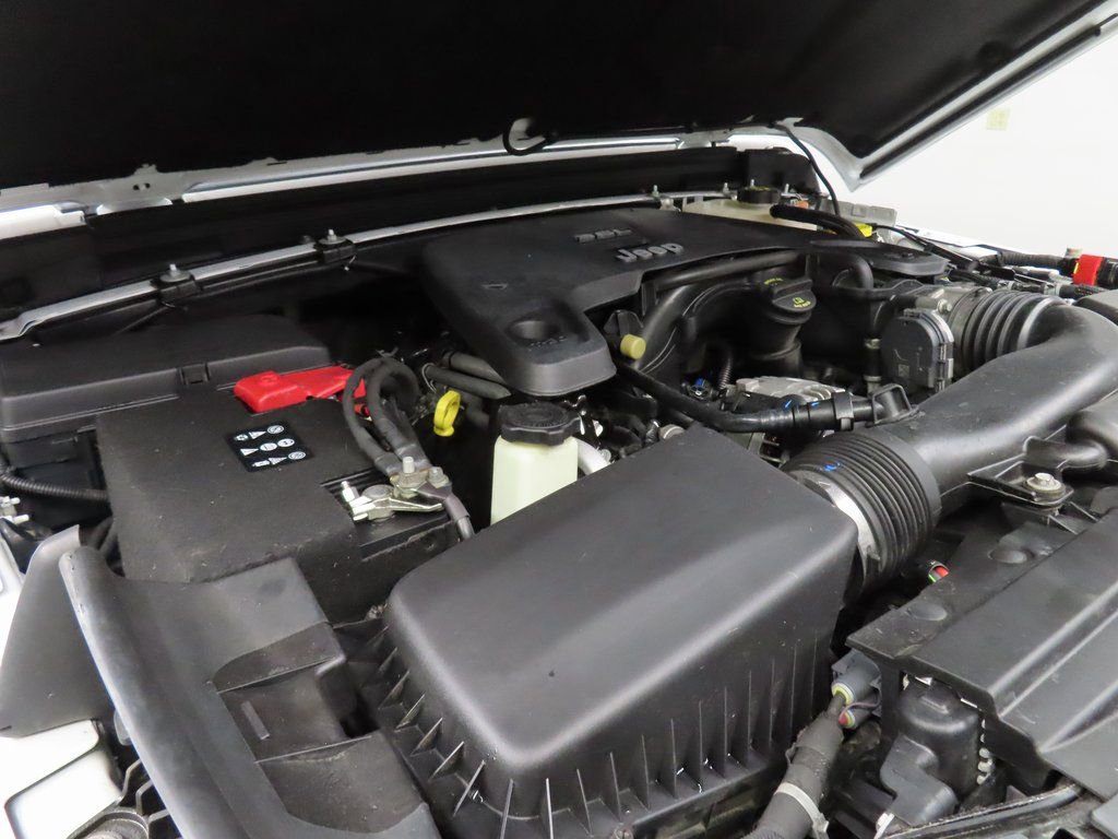 Used 2018 Jeep Wrangler Unlimited Sahara w/ Cold Weather Group image 20