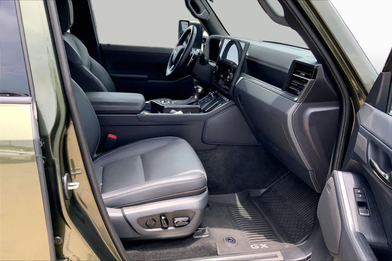 Used 2024 Lexus GX 550 w/ Accessory Package (2T) AWD/4WD image 9