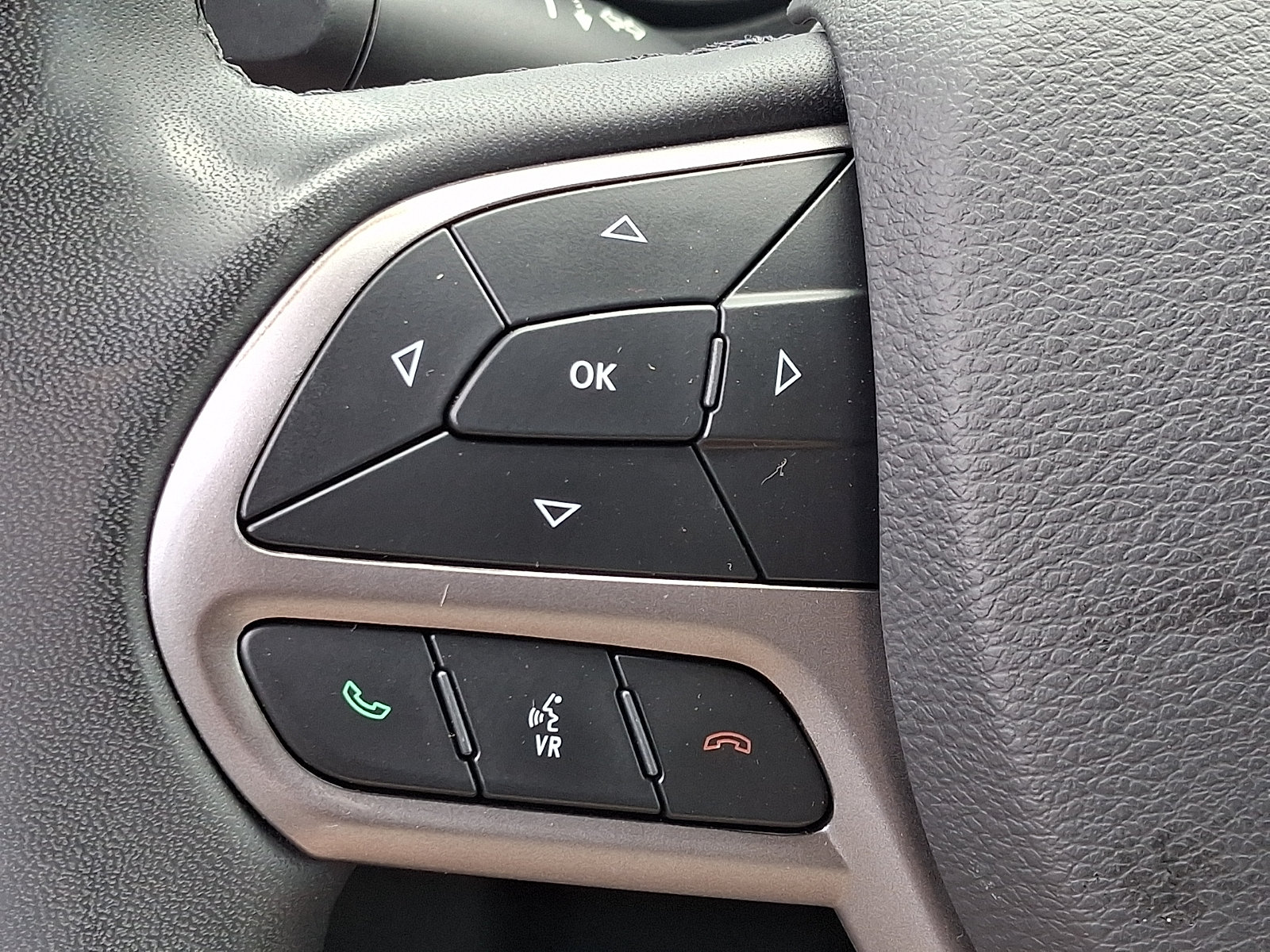 Used 2022 Jeep Cherokee Latitude Lux w/ Sun & Sound Group AWD/4WD image 22