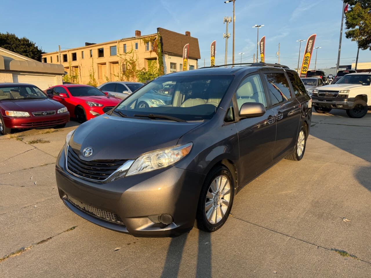 Used 2011 Toyota Sienna LE image 2