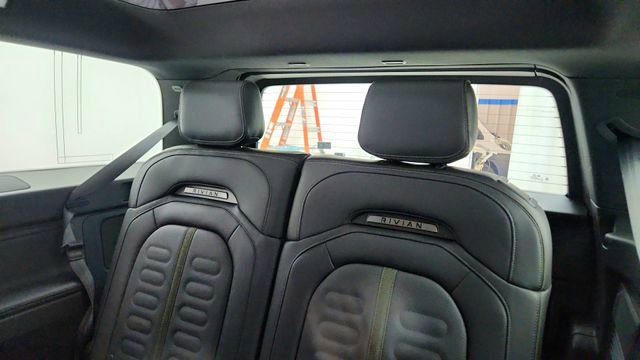 Used 2025 Rivian R1S Adventure image 32