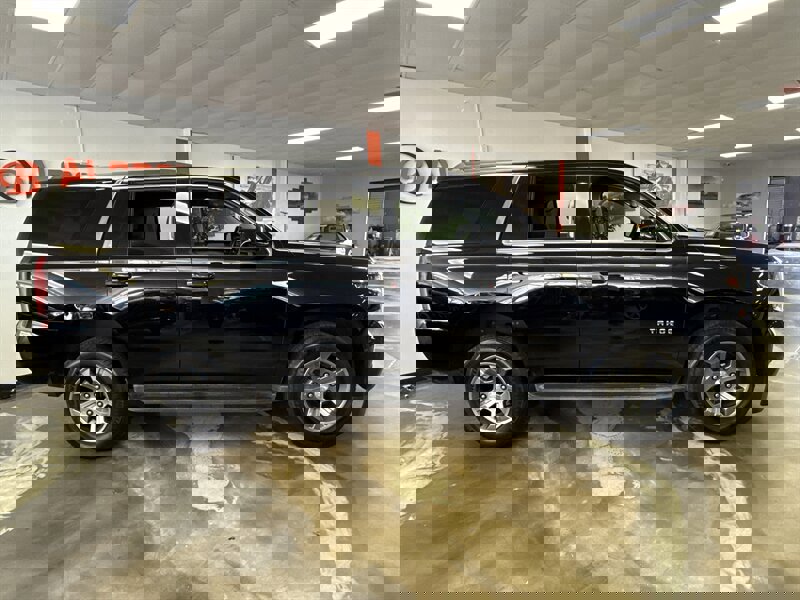 Used 2019 Chevrolet Tahoe LS image 3