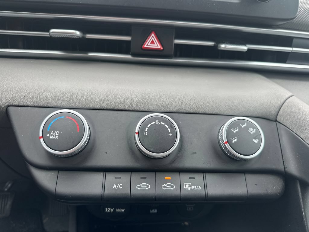 Used 2025 Hyundai Elantra SE FWD image 18