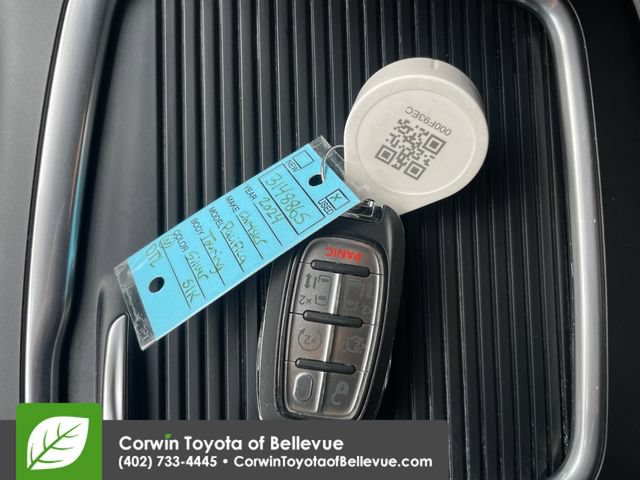 Used 2024 Chrysler Pacifica Touring-L FWD image 16