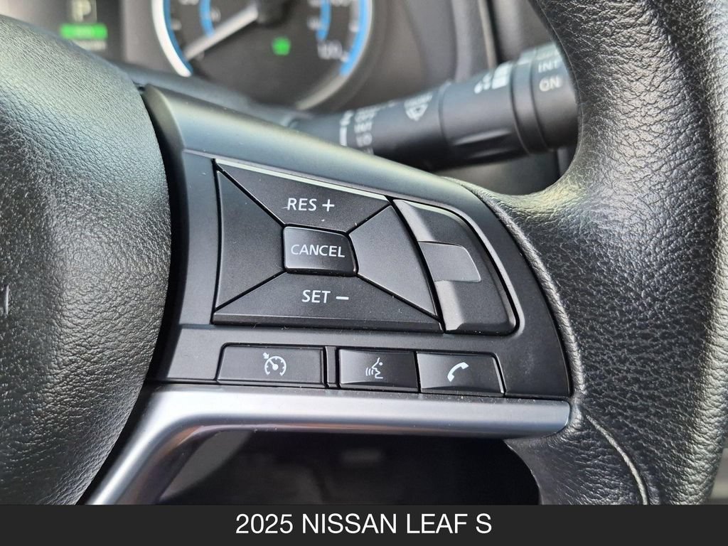 Certified 2025 Nissan Leaf S FWD image 18