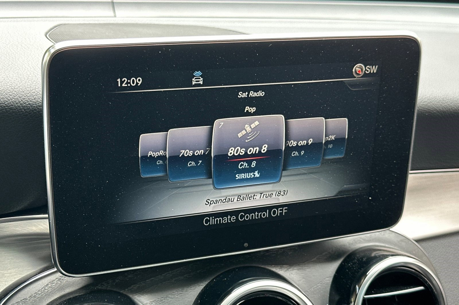 Used 2019 Mercedes-Benz GLC 300 4MATIC image 24