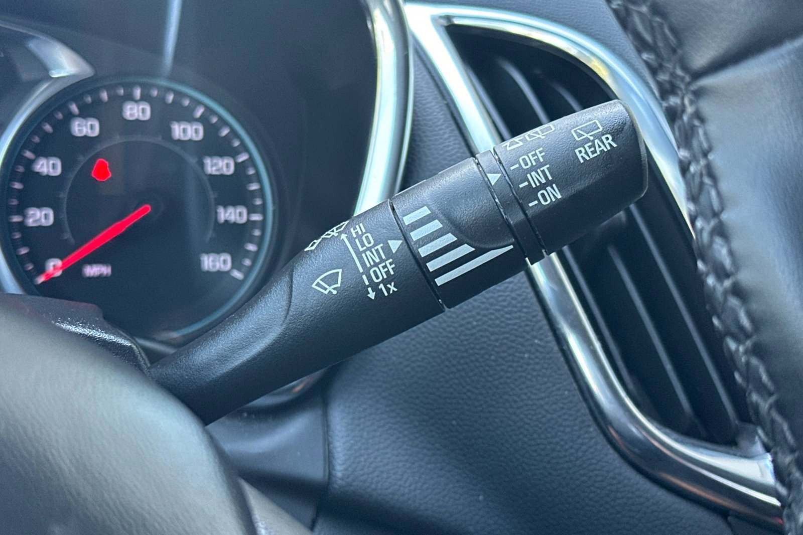 Used 2024 Chevrolet Equinox LT image 39