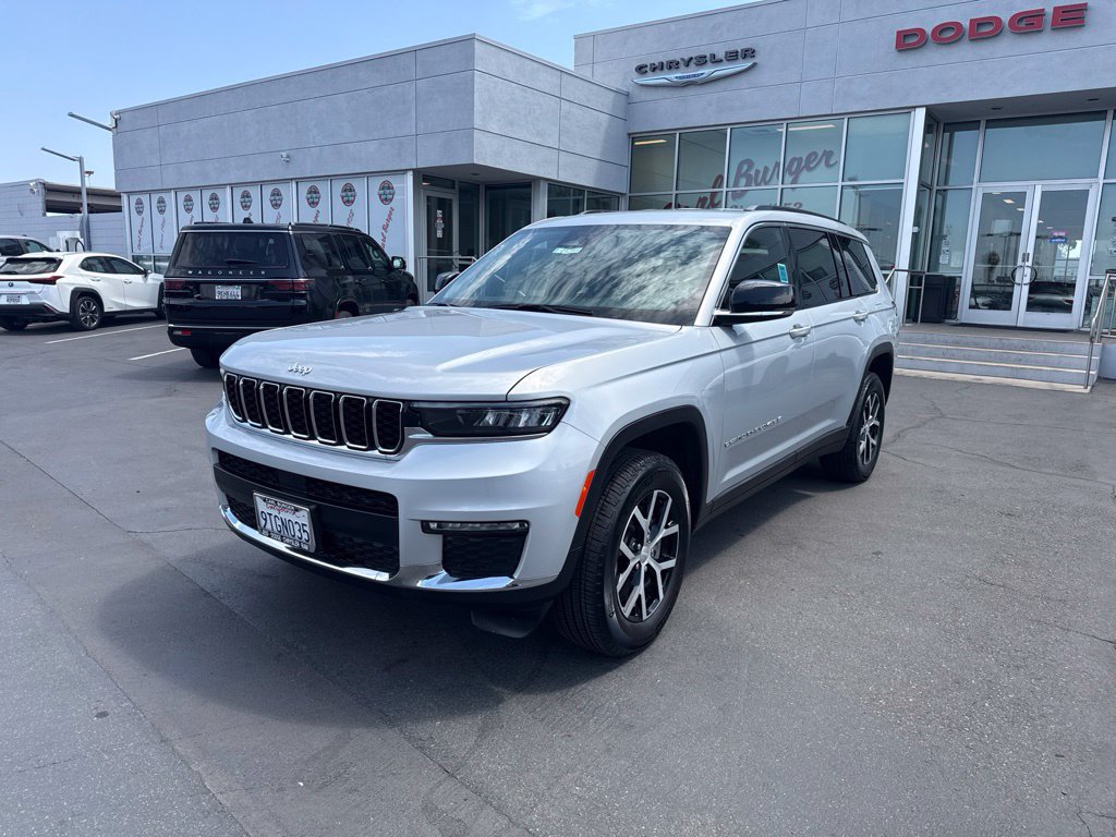 Used 2025 Jeep Grand Cherokee L Limited RWD image 3