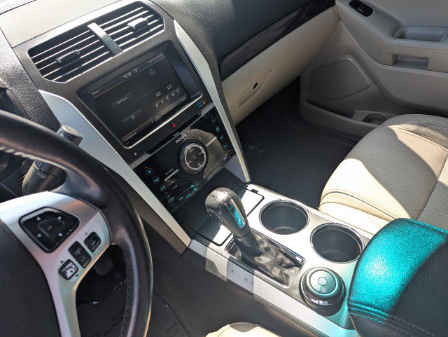 Used 2014 Ford Explorer Limited w/ Equipment Group 301A AWD/4WD image 19