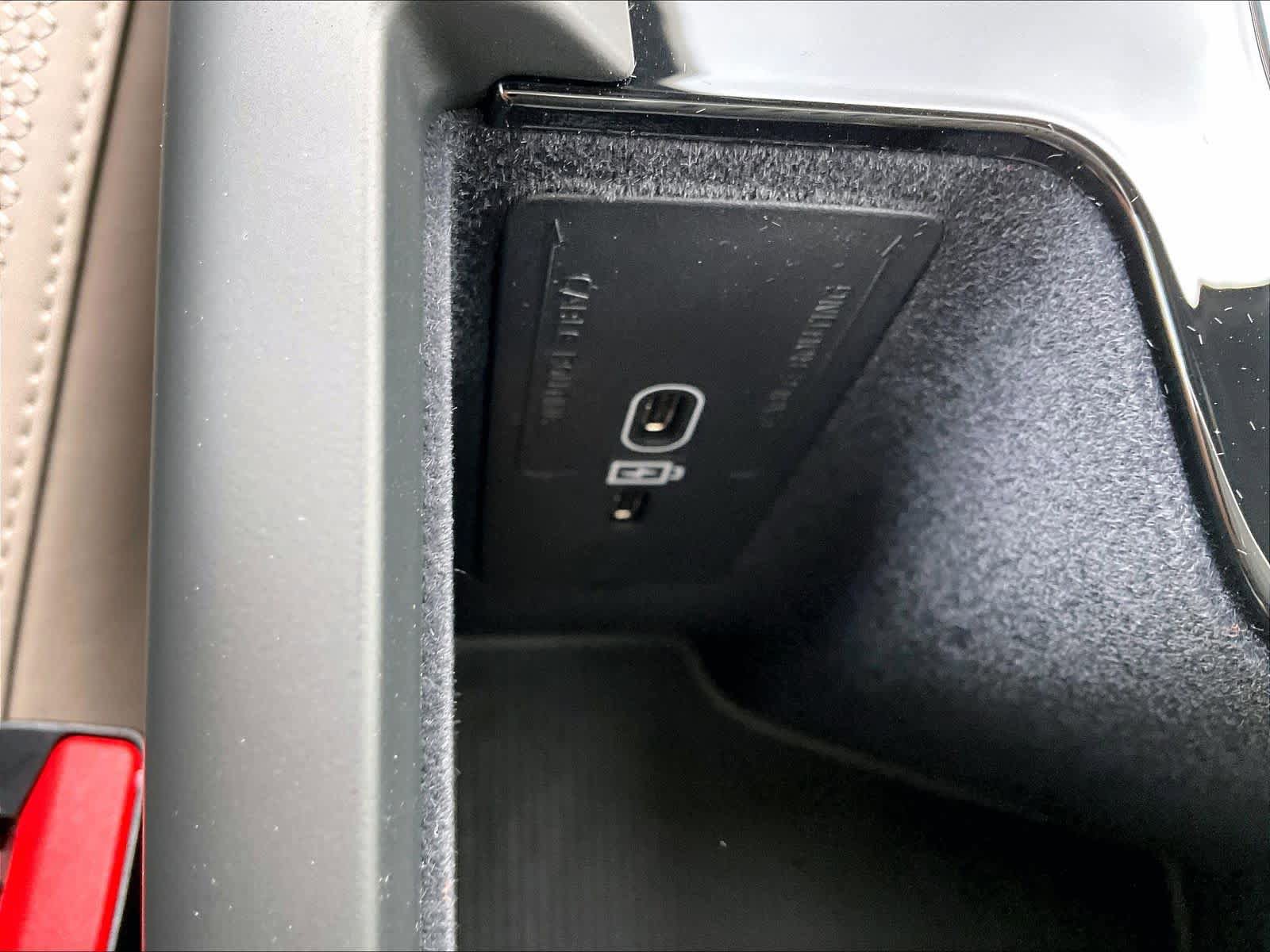 New 2026 Volvo XC60 B5 Plus w/ Protection Package Premier AWD/4WD image 23