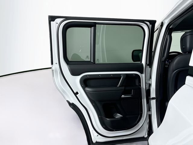 Used 2025 Land Rover Defender 130 S image 23
