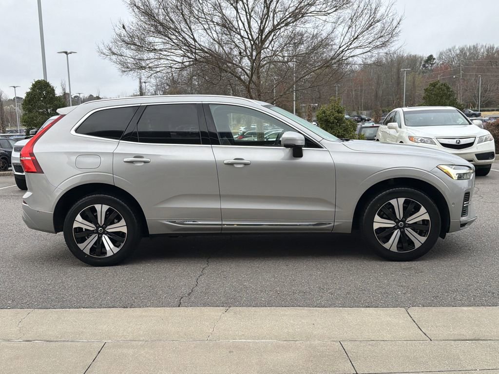 Used 2023 Volvo XC60 T8 Plus image 3