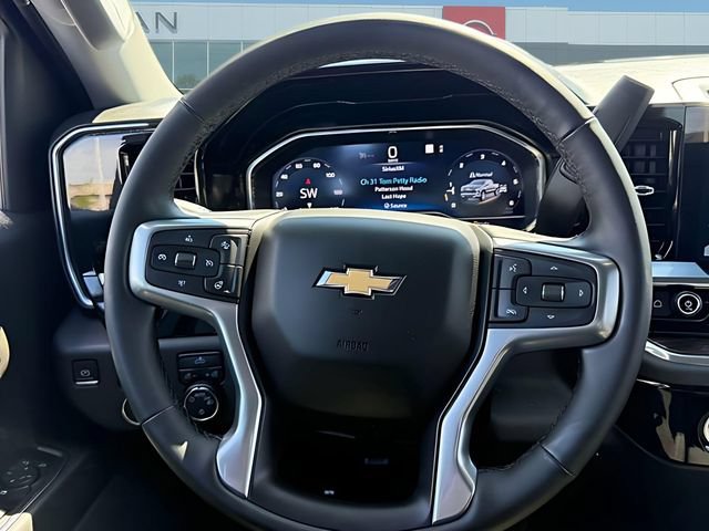 Used 2023 Chevrolet Silverado 1500 LT AWD/4WD image 9