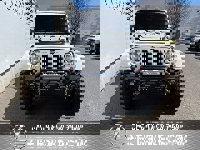 Used 2012 Jeep Wrangler Unlimited Sahara AWD/4WD image 9